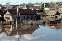 В селе Усть-Уйское началось наводнение - затоплены подъезды к мосту