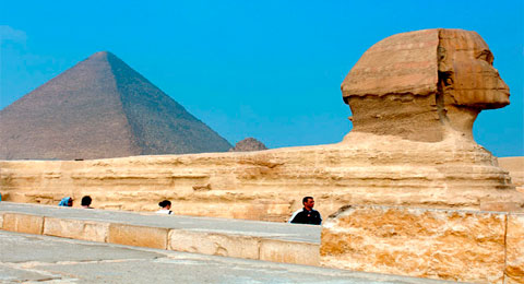 Неприличное селфи на фоне пирамид